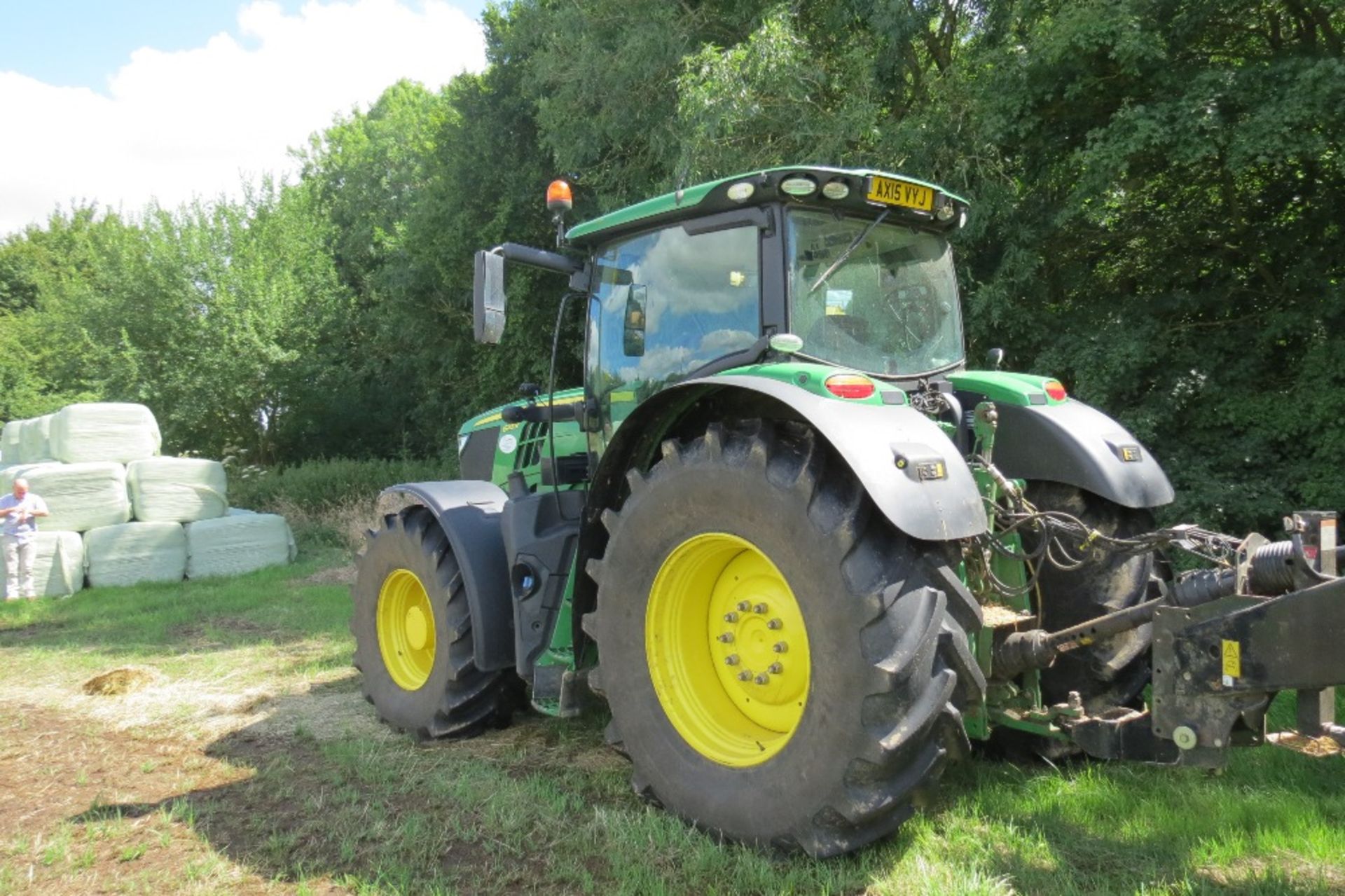 2015 John Deere 6215R, 50K, 2,365 hours (as at 11/8/2017), Auto Power, 5 Spool valves, - Image 11 of 17