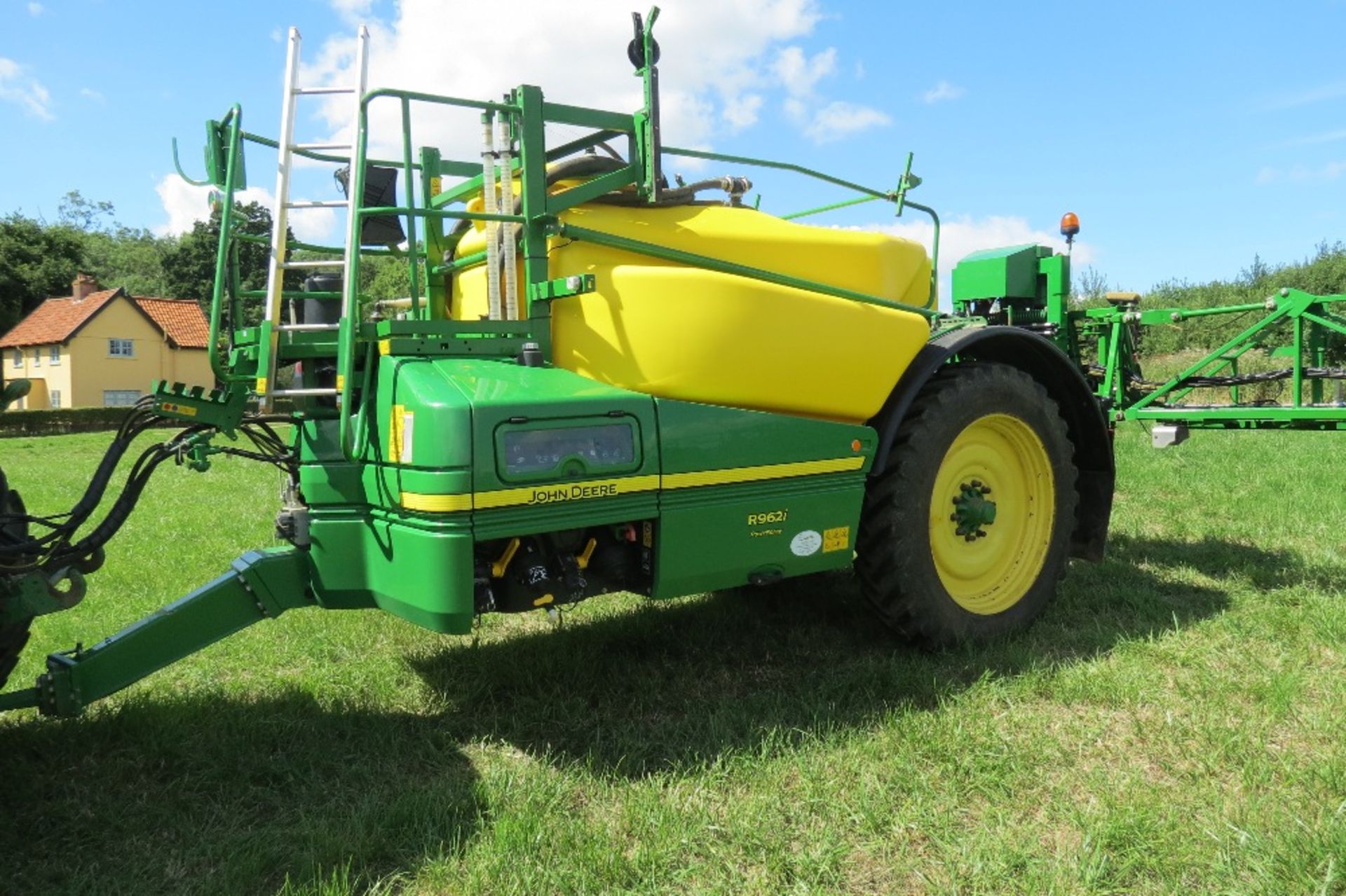 2016 John Deere R9621 PowrSprayer Sprayer, sprayed approximately 17,000 hectares, - Image 2 of 30