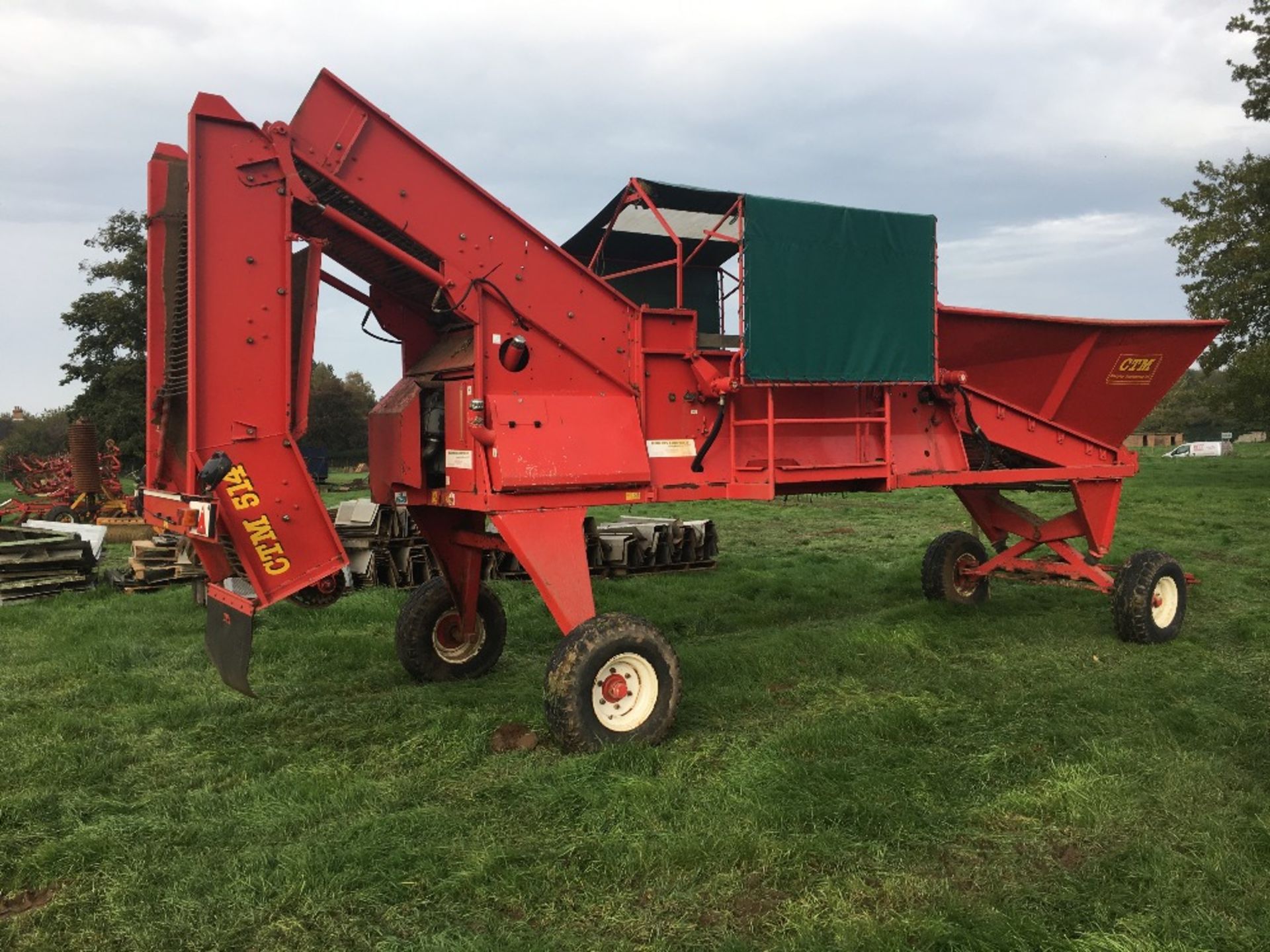 2004 CTM 514 Sugar Beet Cleaner Loader with Picking off Table and Pre Cleaning Webs. - Image 2 of 3