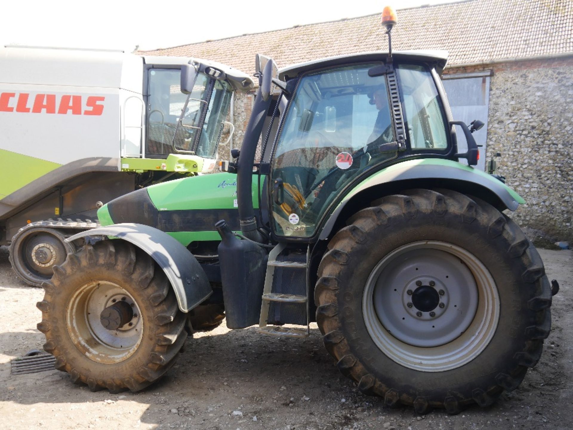 2011 Deutz Fahr Agrotron M640 with front linkage, Rear Tyres: 650/65/R38, - Image 5 of 6