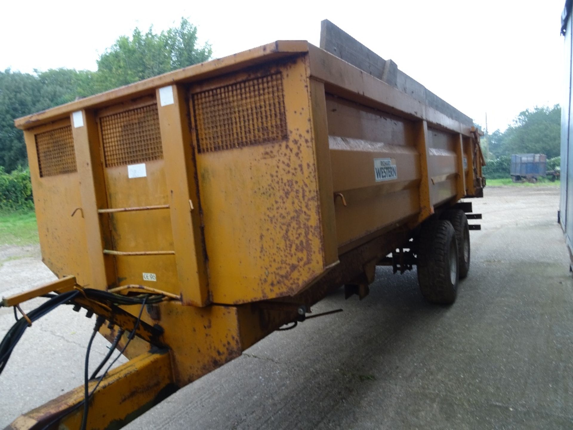 1996 Richard Western 14 Ton Trailer, Leaf Springs, Greedy Boards, Hydraulic Tailgate, Grain Chute, - Image 4 of 4