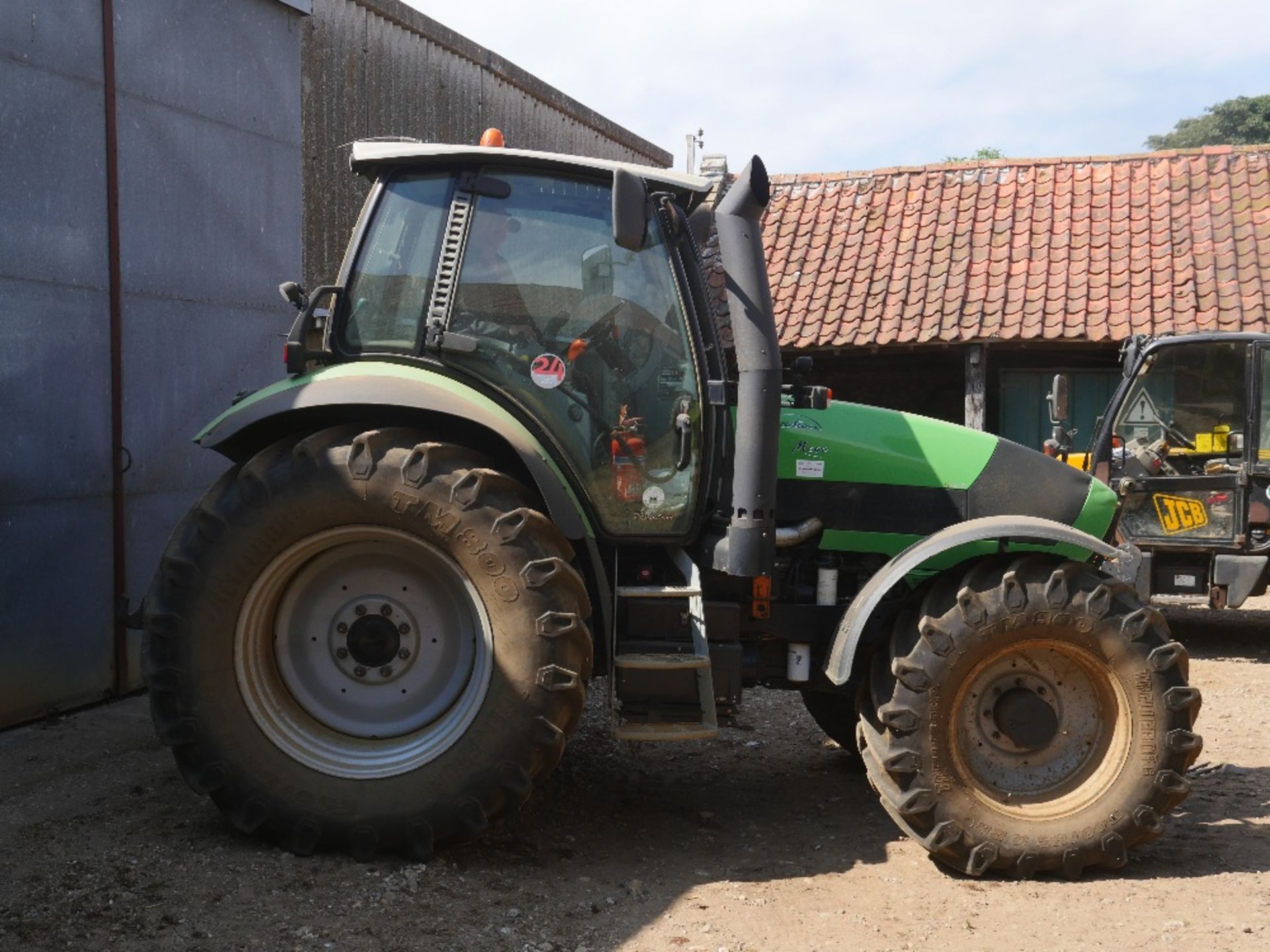 2011 Deutz Fahr Agrotron M640 with front linkage, Rear Tyres: 650/65/R38, - Image 2 of 6