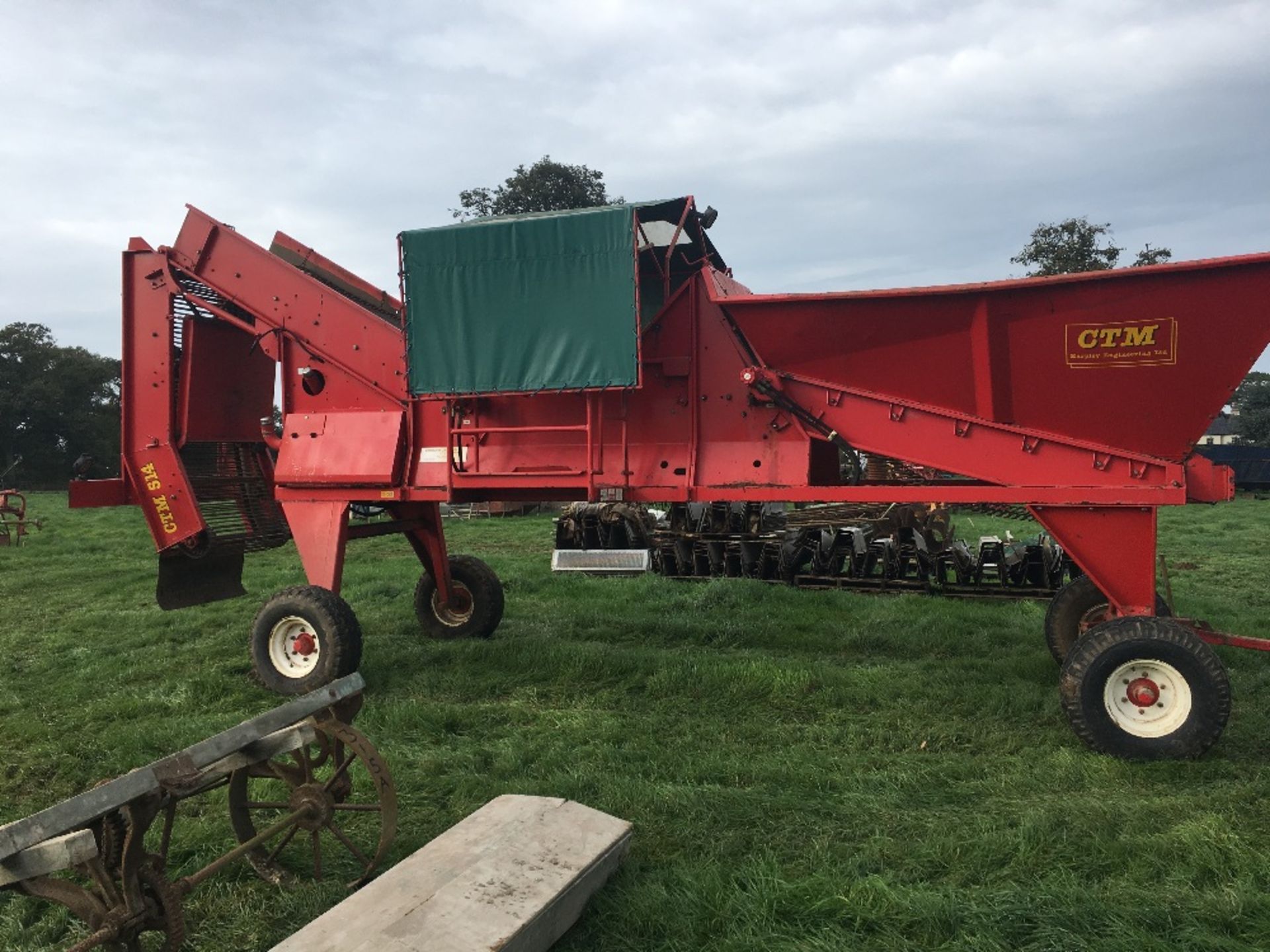 2004 CTM 514 Sugar Beet Cleaner Loader with Picking off Table and Pre Cleaning Webs.