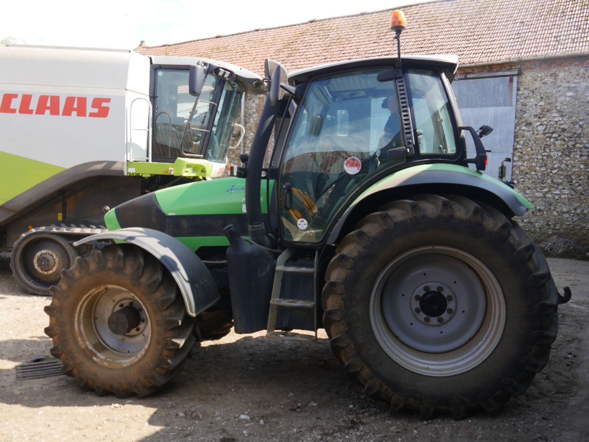 2011 Deutz Fahr Agrotron M640 with front linkage, Rear Tyres: 650/65/R38, - Image 4 of 6