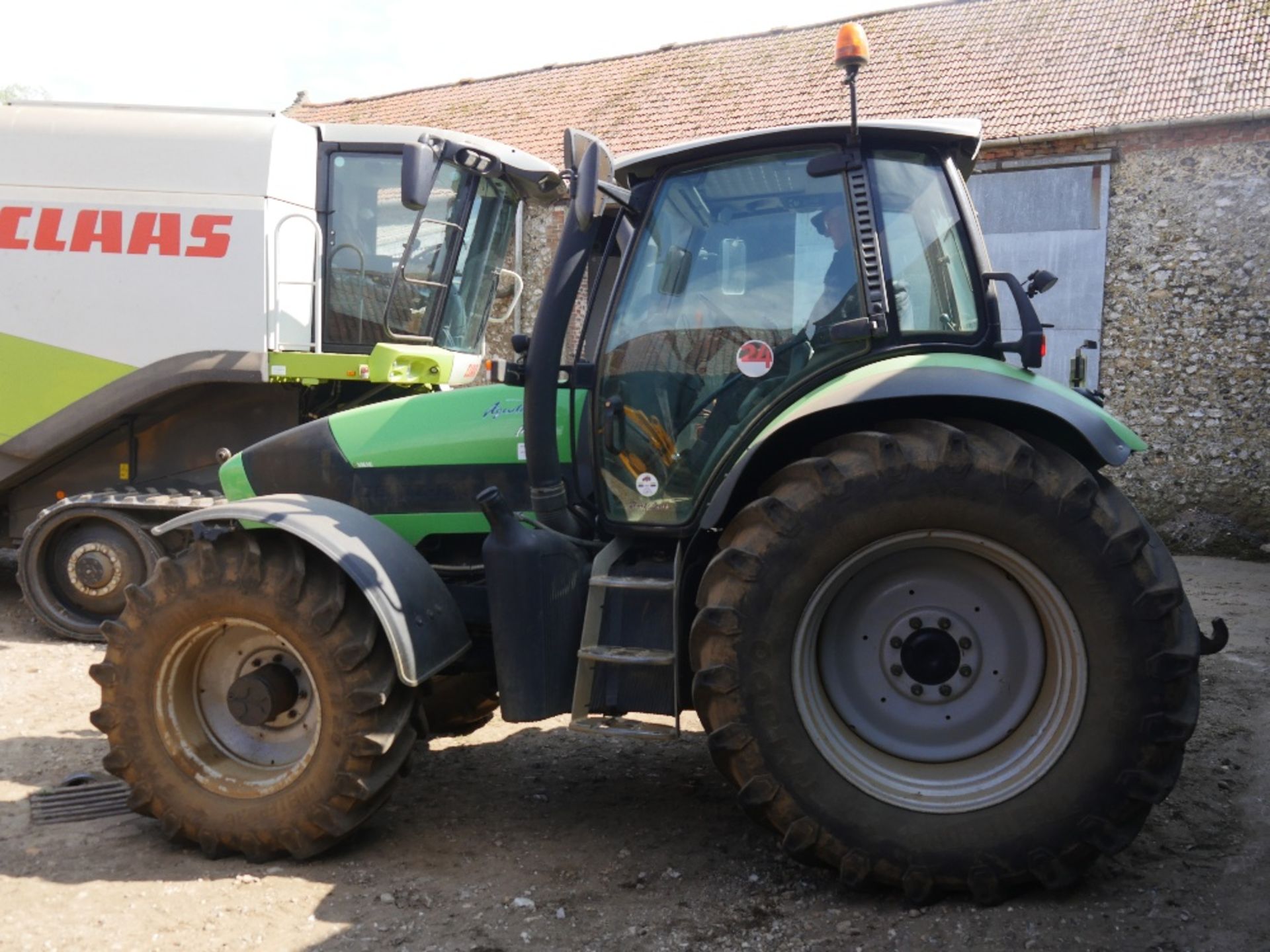 2011 Deutz Fahr Agrotron M640 with front linkage, Rear Tyres: 650/65/R38, - Image 3 of 6