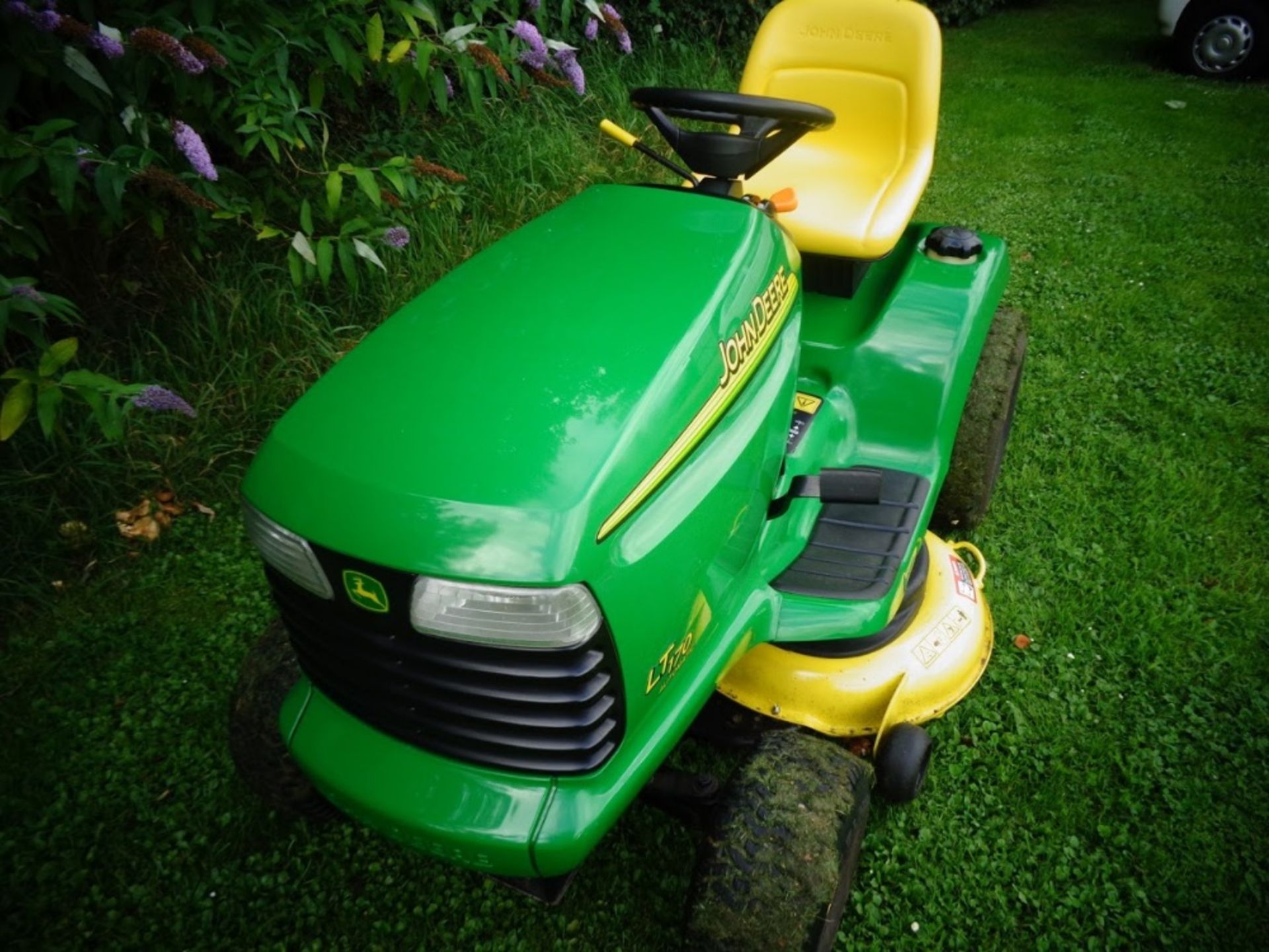 John Deere LT170 Ride on Mulch Mower with a 42 Inch Freedom deck. - Image 4 of 5