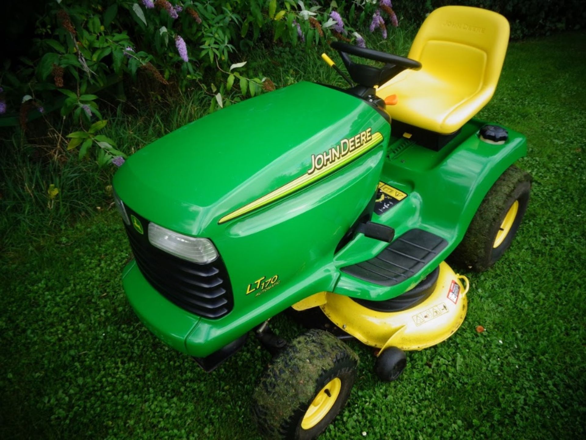 John Deere LT170 Ride on Mulch Mower with a 42 Inch Freedom deck.