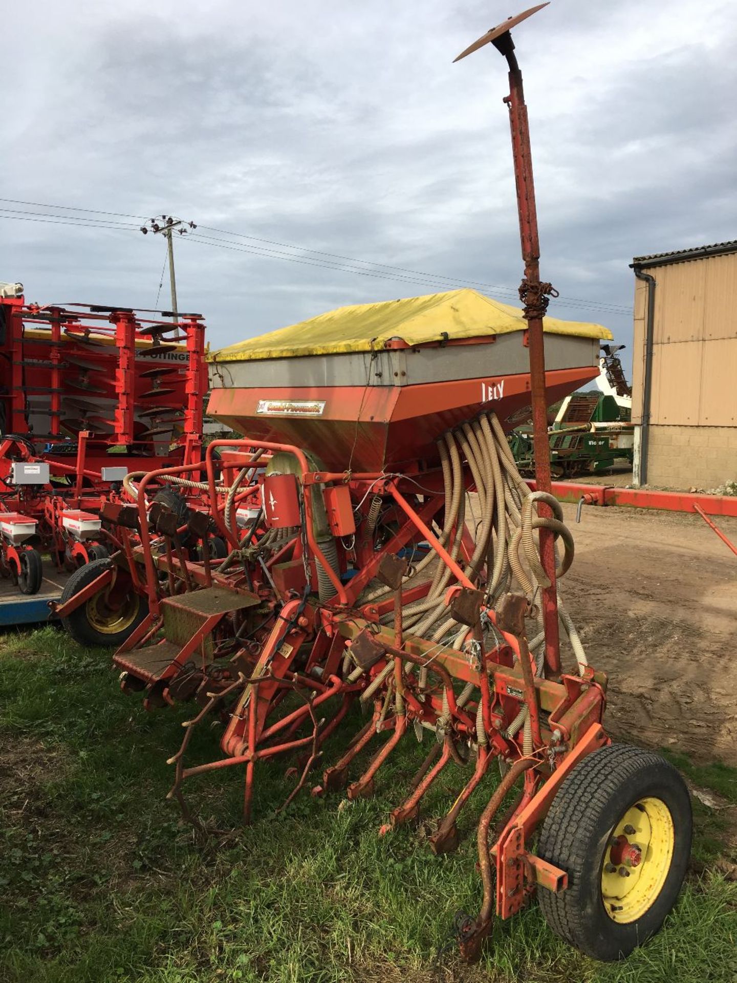 Lely combi pneumatic 4m piggy back drill with stands, Suffolk Coulter, - Image 3 of 4