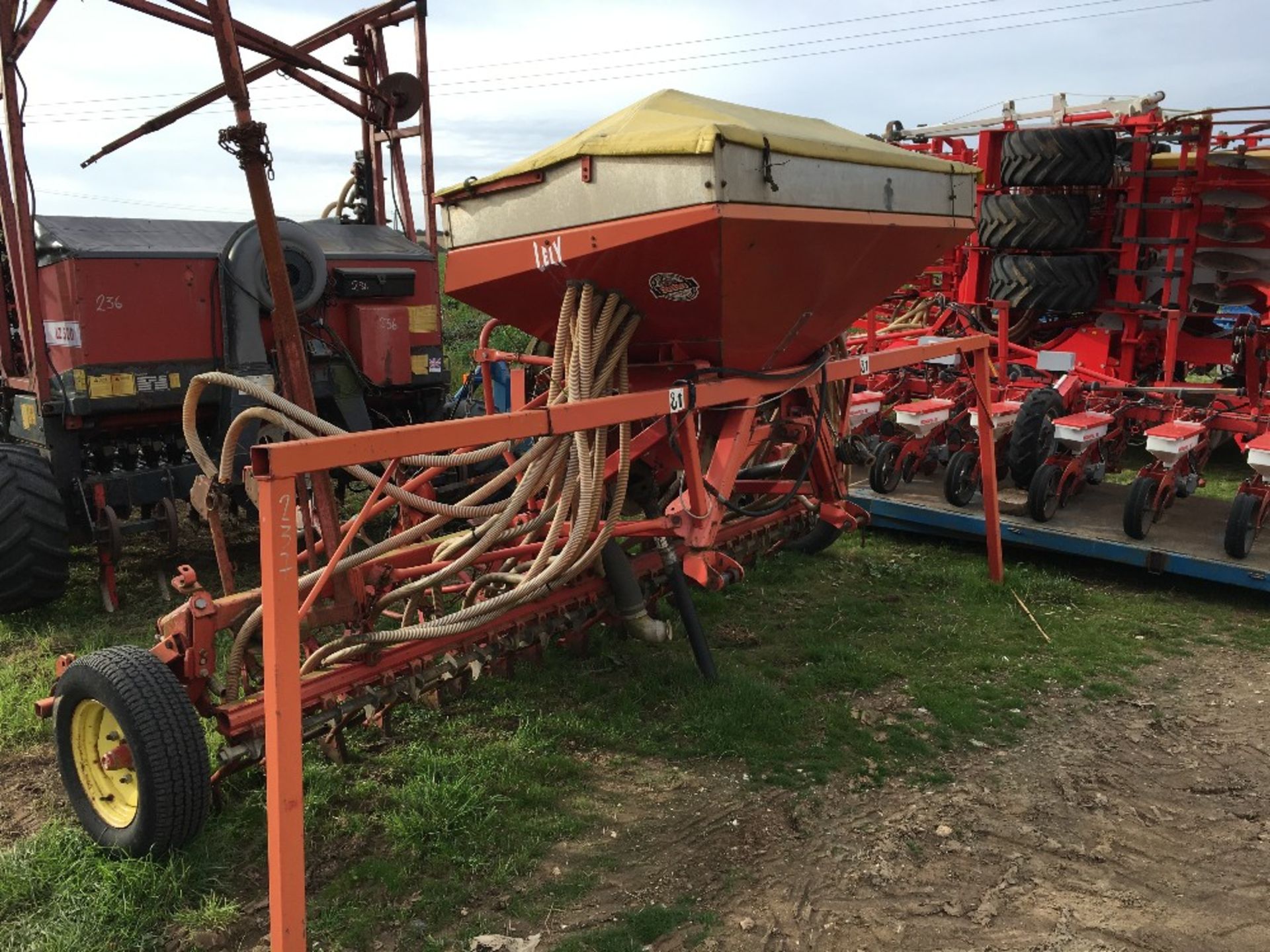 Lely combi pneumatic 4m piggy back drill with stands, Suffolk Coulter,