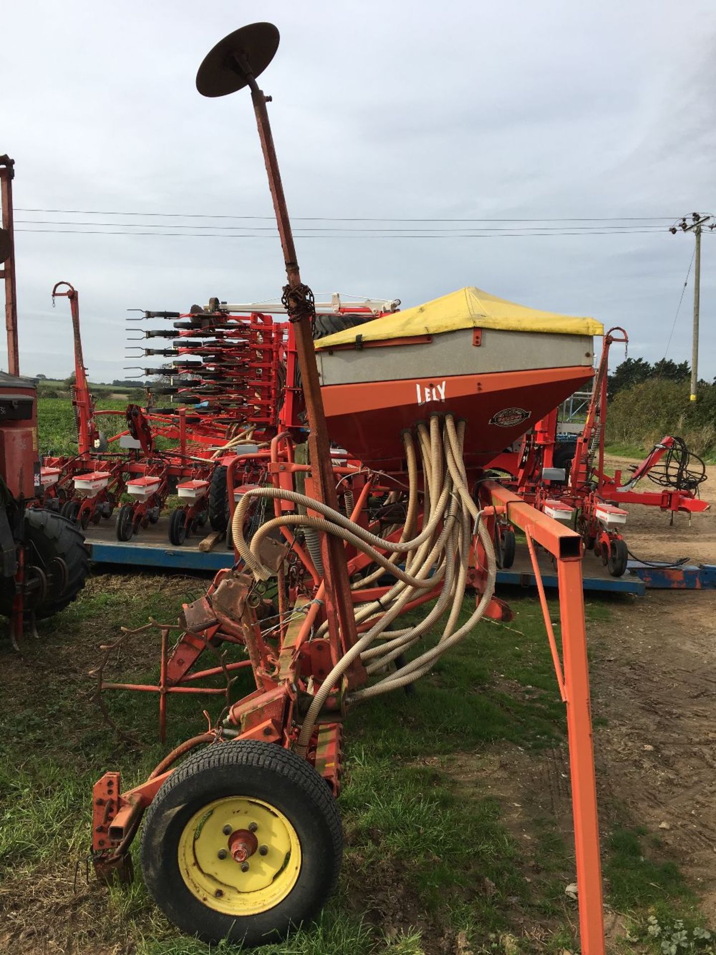 Lely combi pneumatic 4m piggy back drill with stands, Suffolk Coulter, - Image 2 of 4