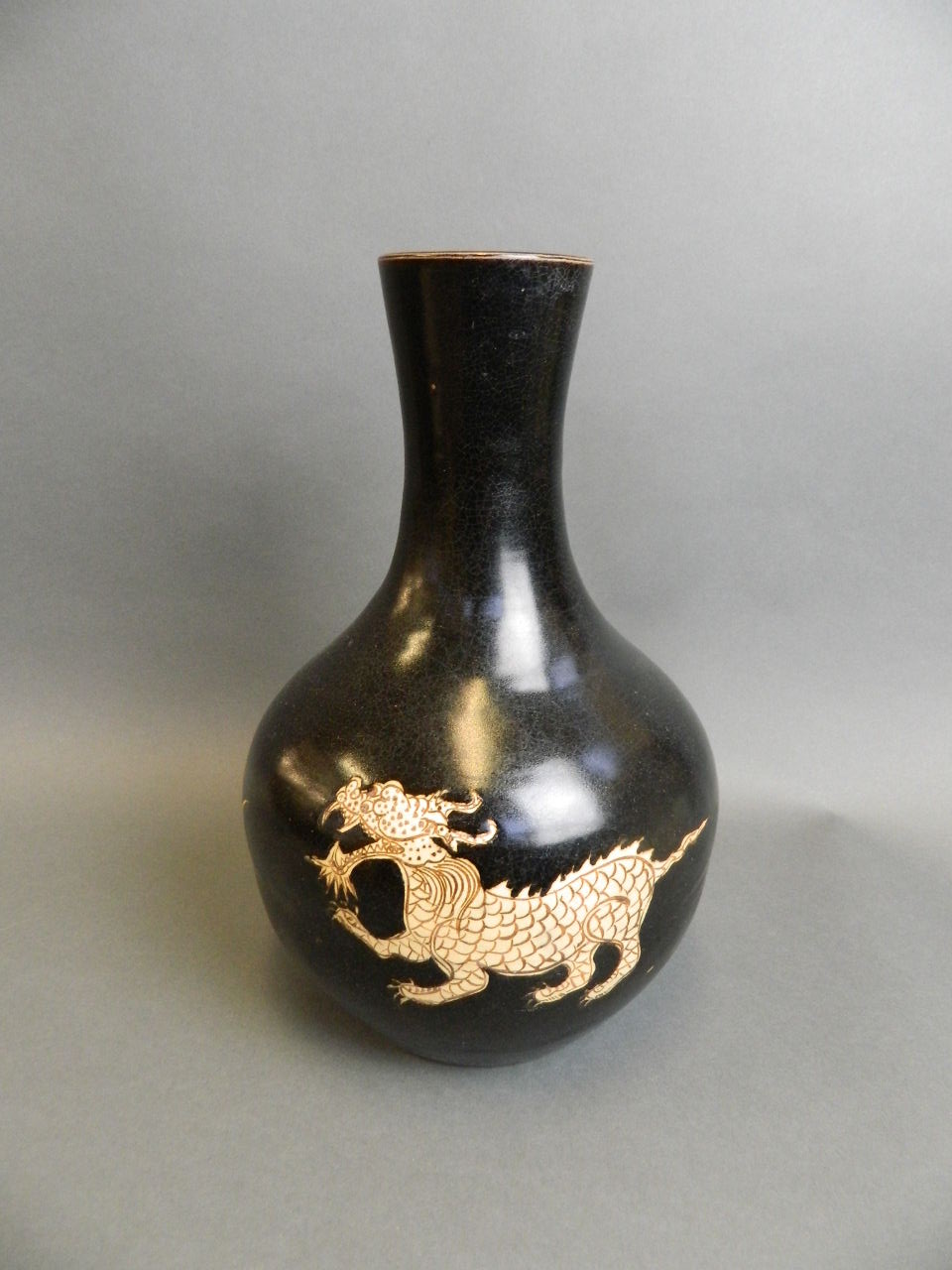 A Chinese black ground bulbous base pottery vase with incised kylin decoration, 12" high - Bild 2 aus 3