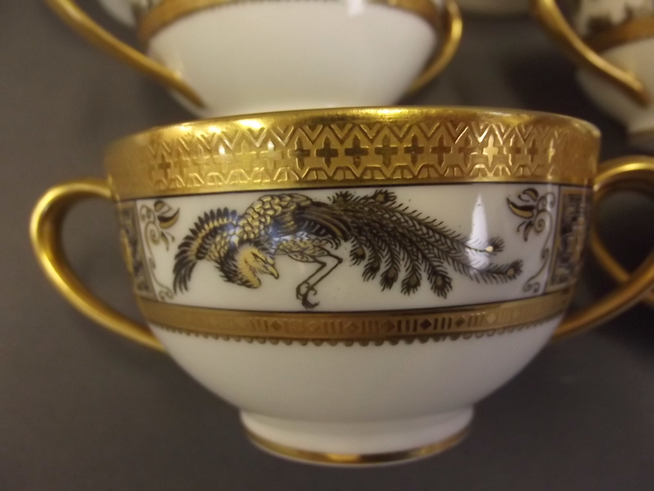 A set of 6 Limoges porcelain twin handled cups decorated in black and gilt with exotic birds - Bild 2 aus 3