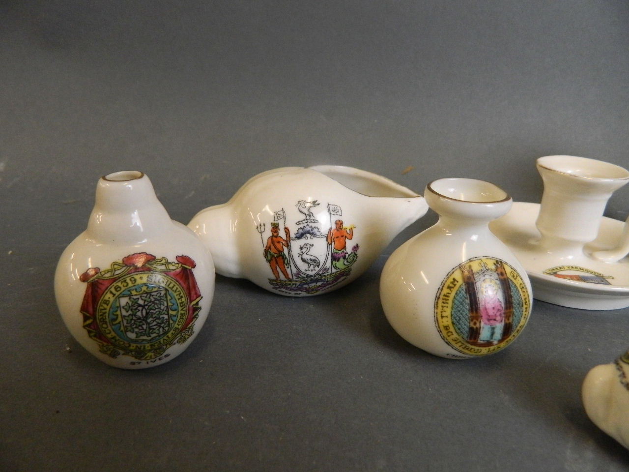A collection of ten pieces of assorted crested china, largest 5½" - Bild 2 aus 5