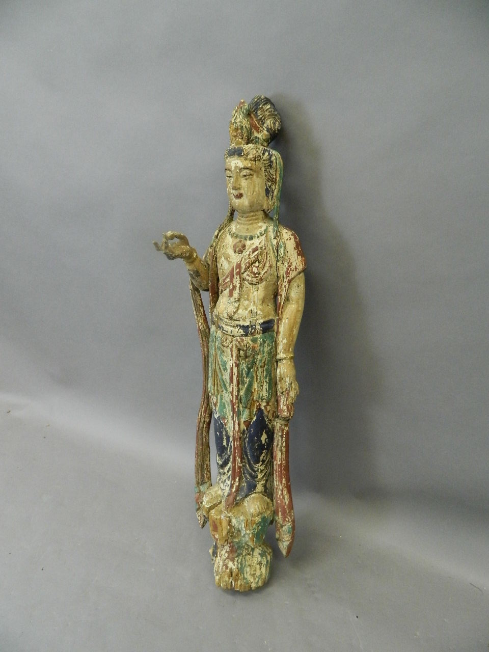 A Chinese carved and polychrome wood figure of Quan Yin, 38" high - Bild 2 aus 3