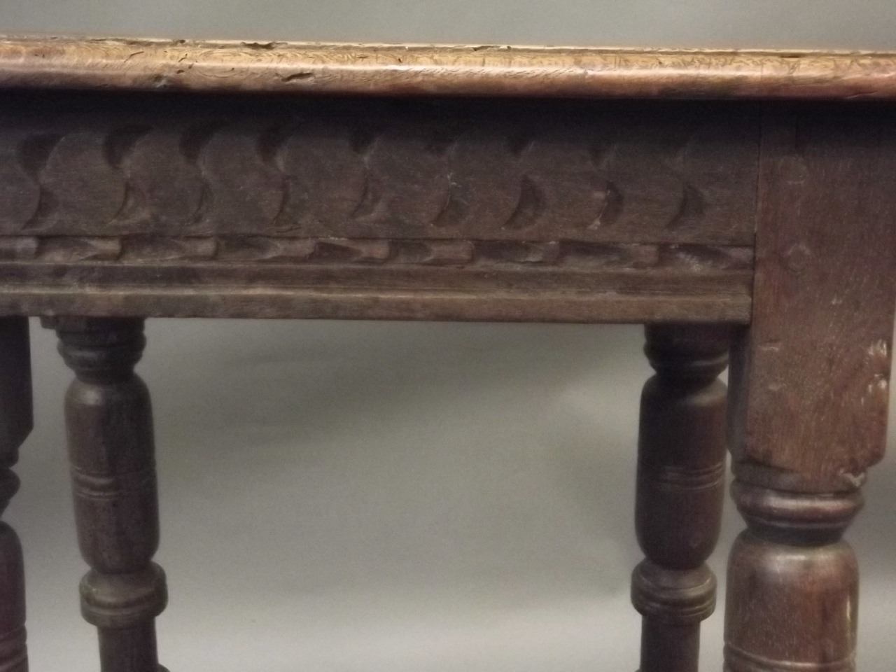 An early C17th oak joynt stool with chip carved frieze, raised on turned splayed supports - Image 2 of 6