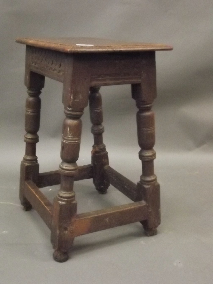 An early C17th oak joynt stool with chip carved frieze, raised on turned splayed supports - Image 3 of 6