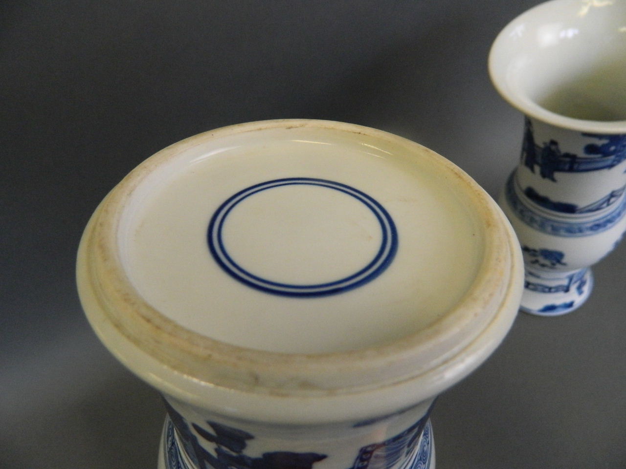 A pair of Chinese blue and white porcelain Gu shaped vases decorated with scenes of an emperor and - Image 8 of 8