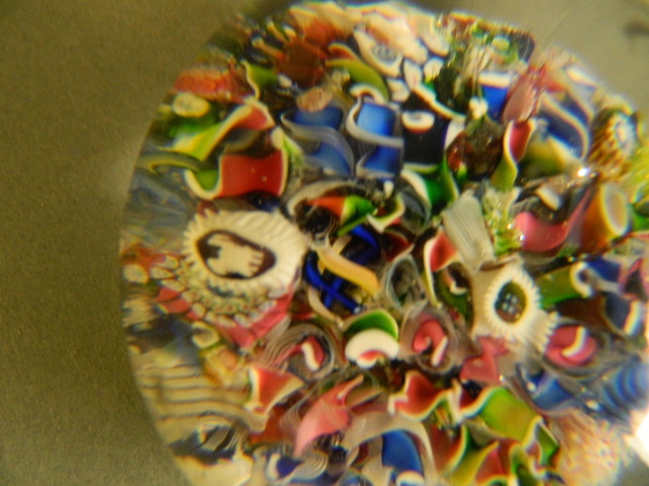 A fine Millefiori glass paperweight with multiple rods and leaves, possibly Baccarat, 2½" diameter - Image 6 of 7