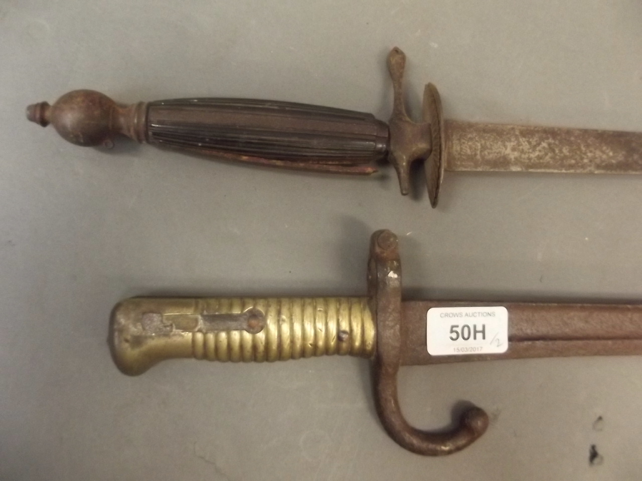 A late C18th/early C19th Cullum, King's Dragoon Guard's sword, and a C19th French bayonet (AF) - Image 2 of 2