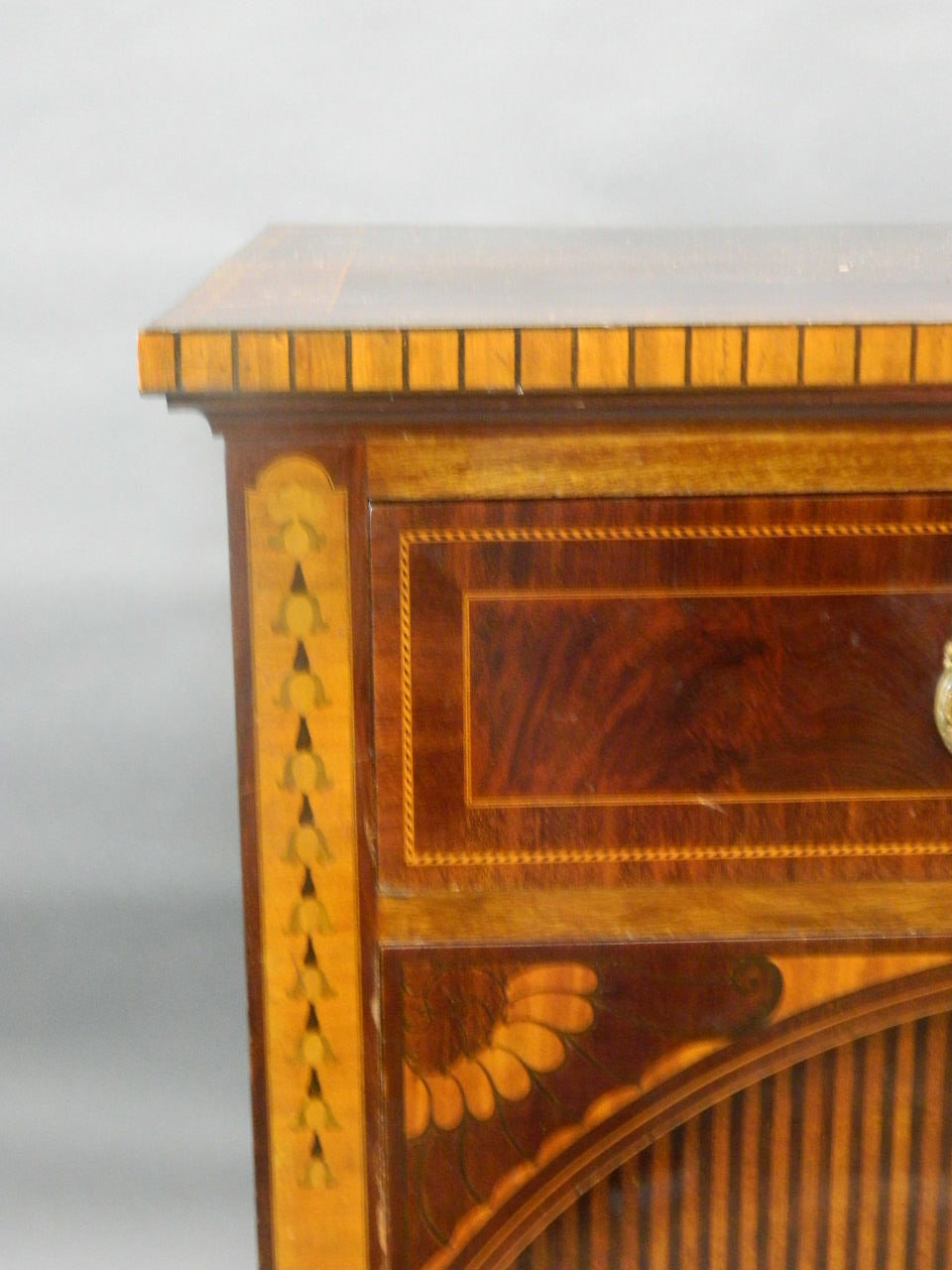 A good C19th mahogany buffet/silver table with fine inlaid decoration, 26" x 50" x 37½" - Image 3 of 5