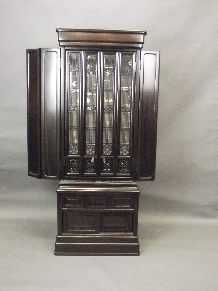 A Chinese hardwood Butsudan shrine cabinet with sectional interior enclosed by two grilled doors - Image 4 of 5