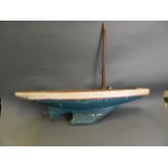 An early C20th pond yacht with a metal keel, 38" long
