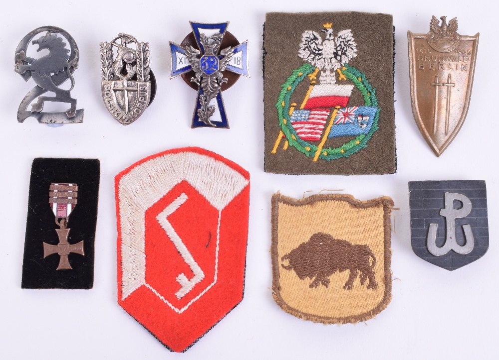 Selection of WW2 Polish Badges & Cloth Insignia