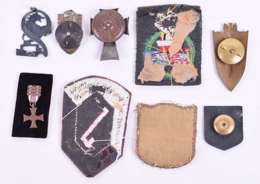 Selection of WW2 Polish Badges & Cloth Insignia - Image 2 of 2