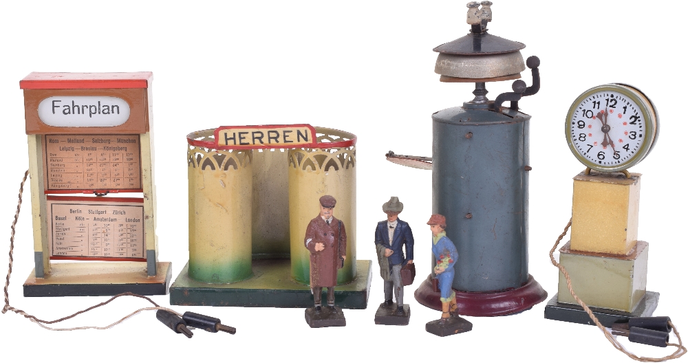 Gauge I tinplate Station accessories, German circa 1930, Herren (Men’s) toilet cubicles, 10cm (4”)