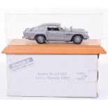 Danbury Mint James Bond 007 Aston Martin DB5 1:24 scale model, metallic silver body in near mint