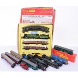 Triang Hornby 00 Gauge RS.608. Flying Scotsman Set, containing locomotive, 2 coaches in L.N.E.R.