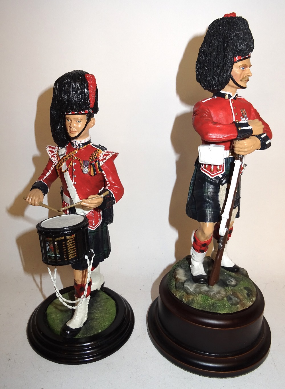 Figurines depicting the Black Watch