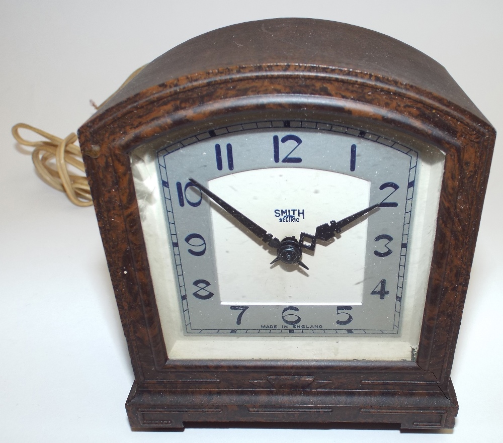 A 1930s Smith Electric mantel alarm clock