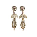 Pair of earrings in gold low titer, rubies and microbeads MATERIAL: low titer gold, micro-pearls and