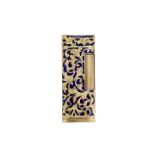 Lighter in yellow gold and blue enamel MATERIAL: Yellow gold and enamel blue DESCRIPTION: Lighter