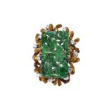 Ring in yellow gold, jade and diamonds MATERIAL: yellow gold, jade and diamond DESCRIPTION: ring