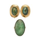 Pair of earrings and ring in yellow gold and jade green MATERIAL: yellow gold and jade green