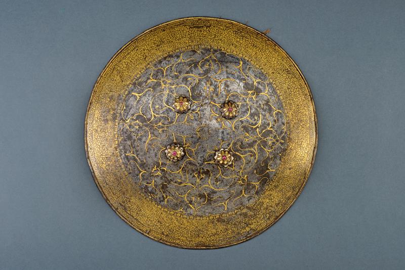 A gold and stone decorated important sipar, dating: circa 1800, provenance: India, dating: circa - Image 9 of 9