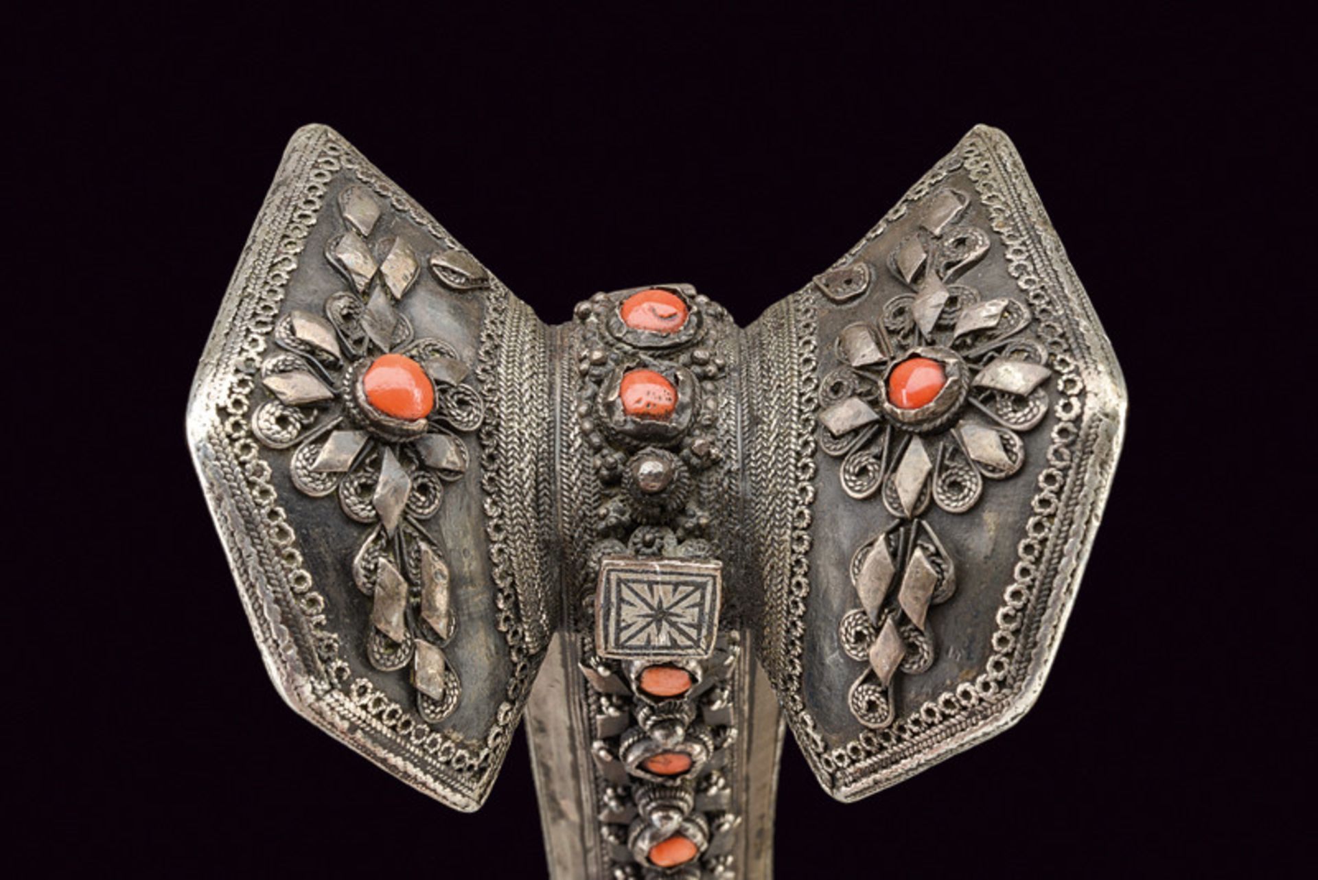 A beautiful silver mounted yatagan, dating: 19th Century, provenance: Turkey, dating: 19th - Bild 3 aus 8