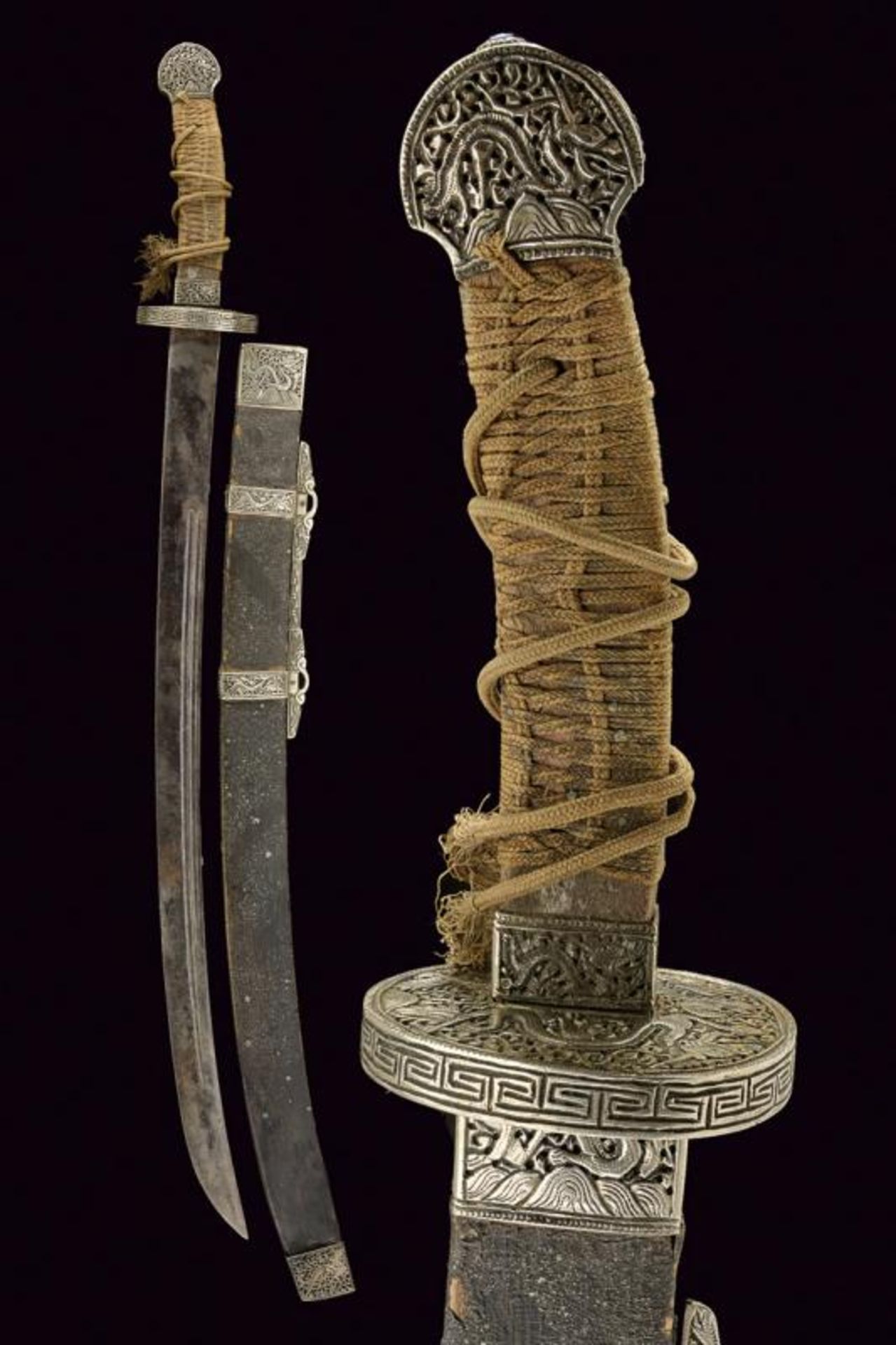 An officer's Dao (sabre)