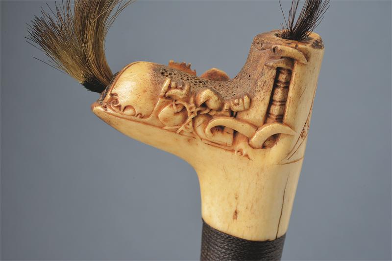 A Kajan-Dayak mandau - Image 5 of 5