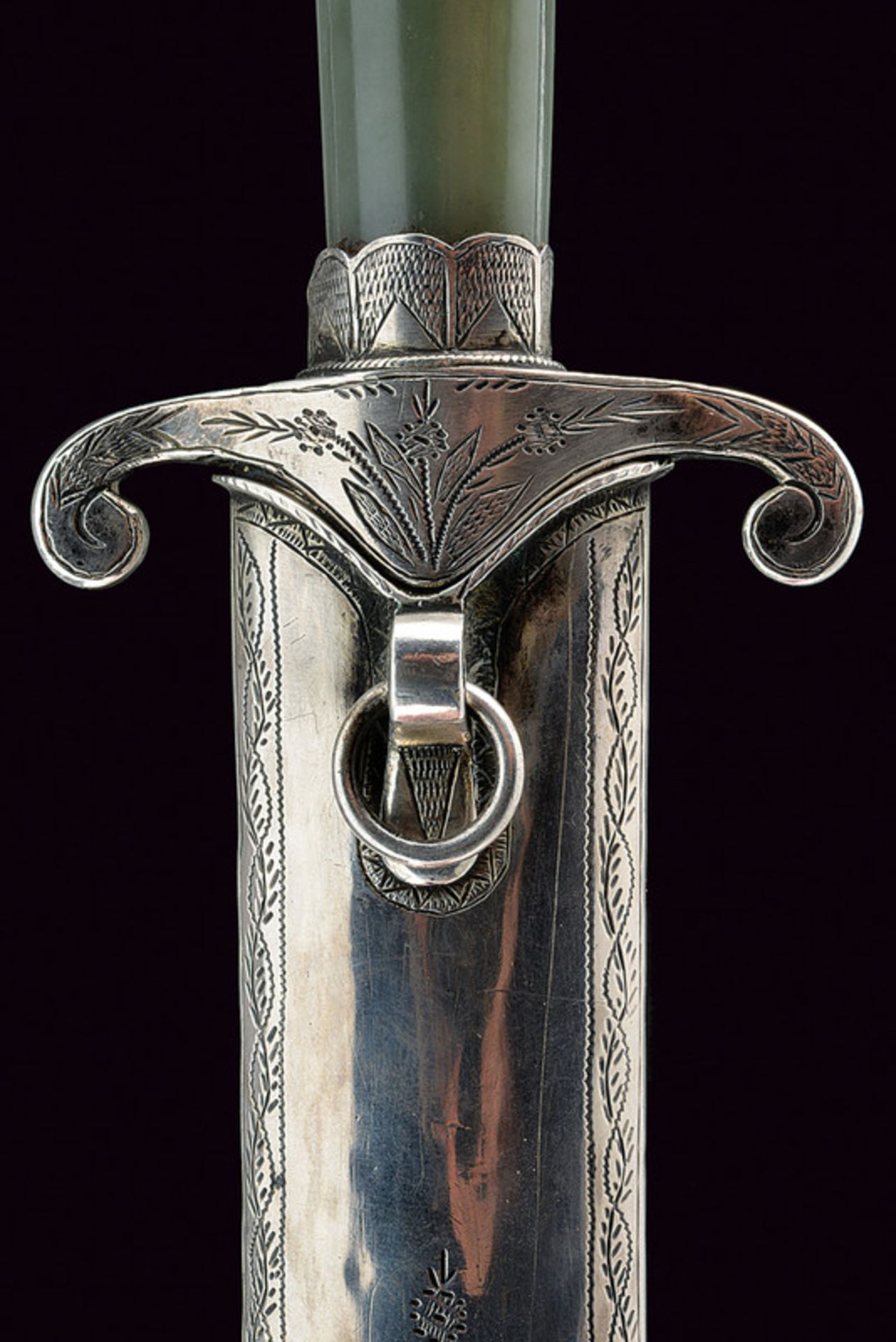 An elegant jade and silver mounted dagger - Image 6 of 6