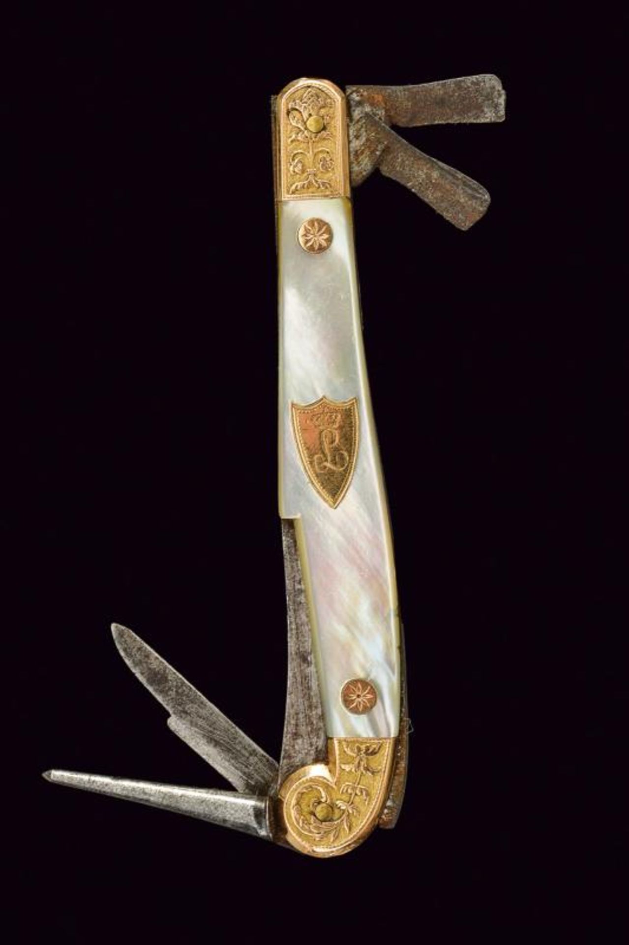 A gold mounted pocket knife of noble property