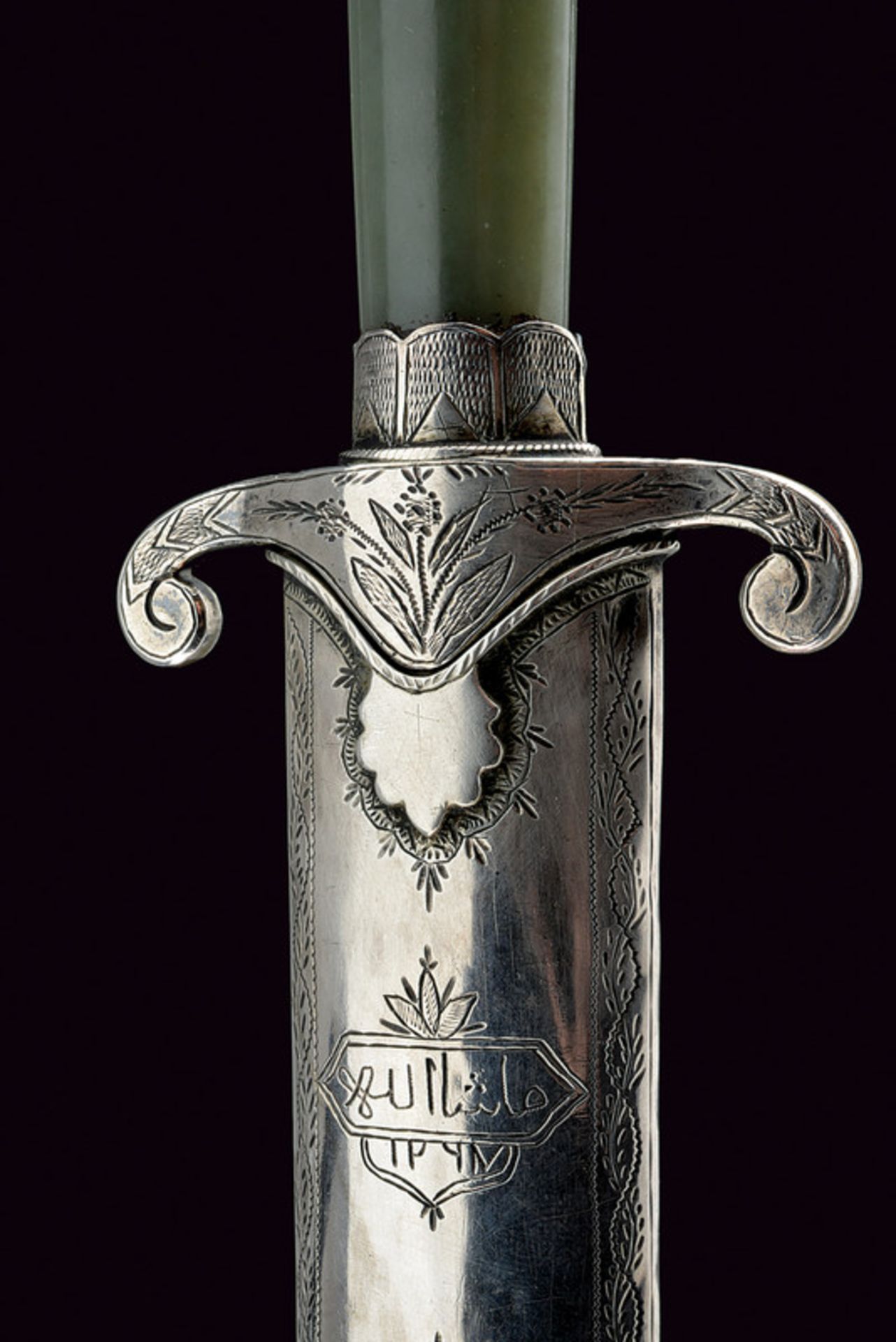 An elegant jade and silver mounted dagger - Image 5 of 6