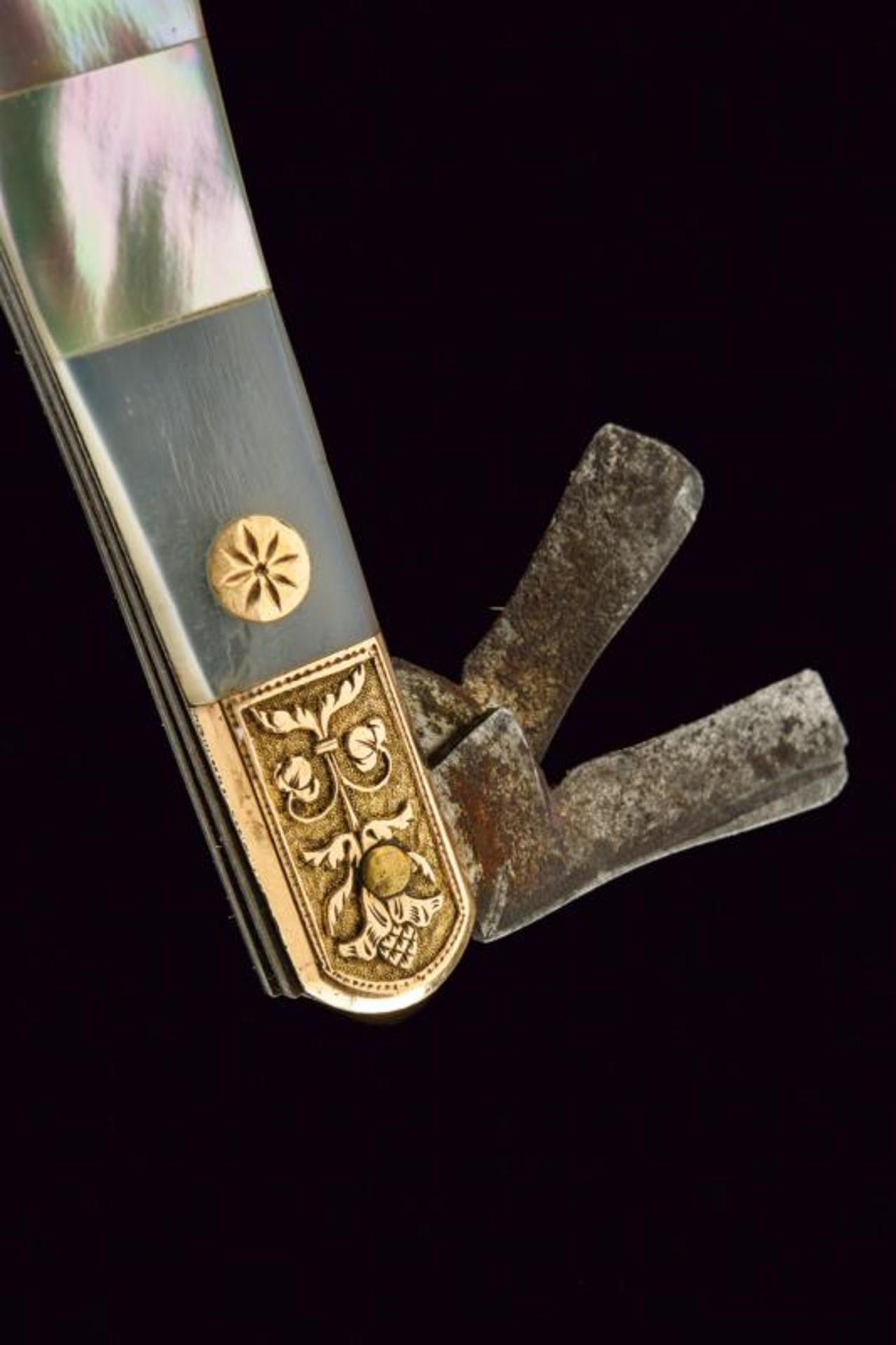 A gold mounted pocket knife of noble property - Image 3 of 3