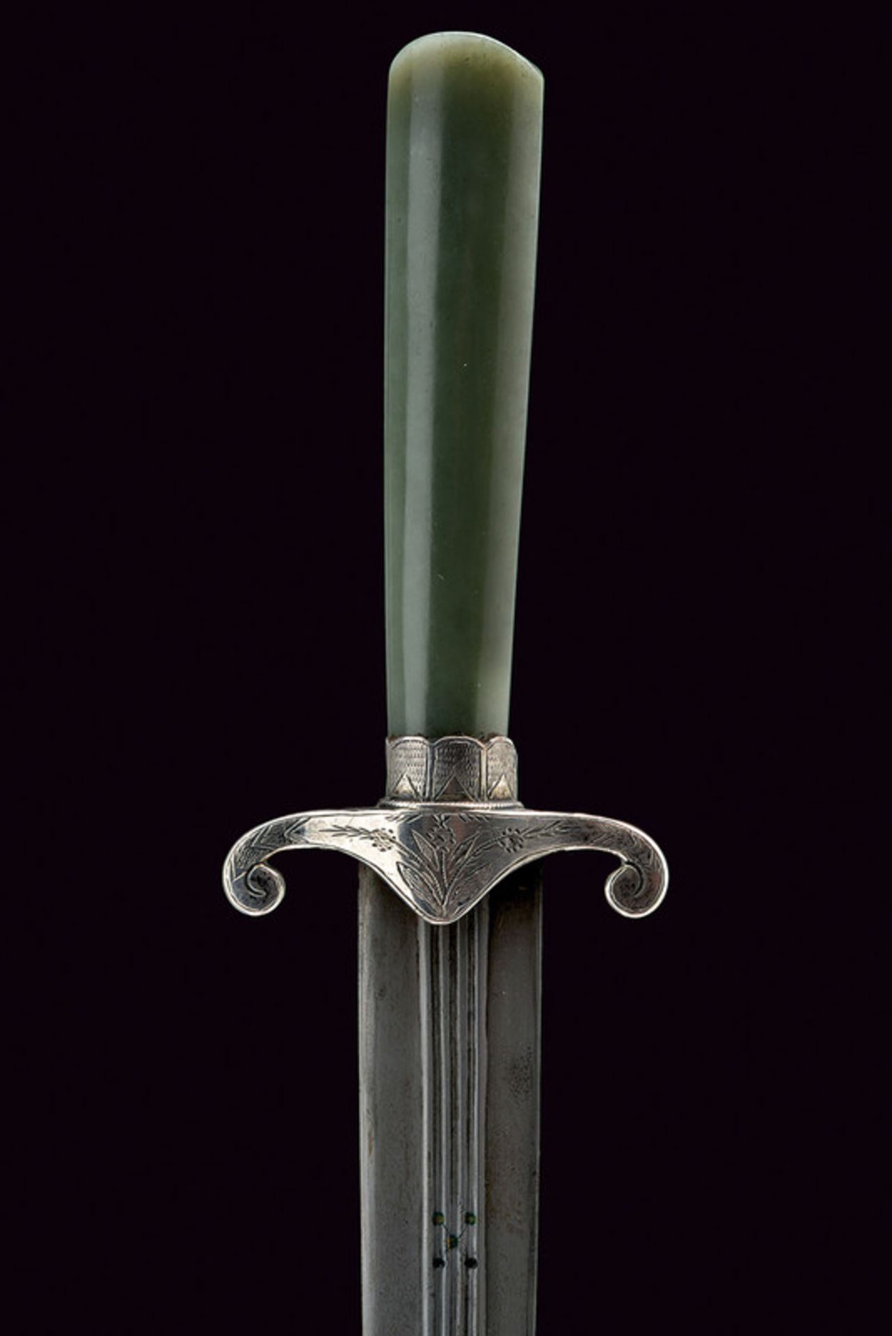 An elegant jade and silver mounted dagger - Image 2 of 6