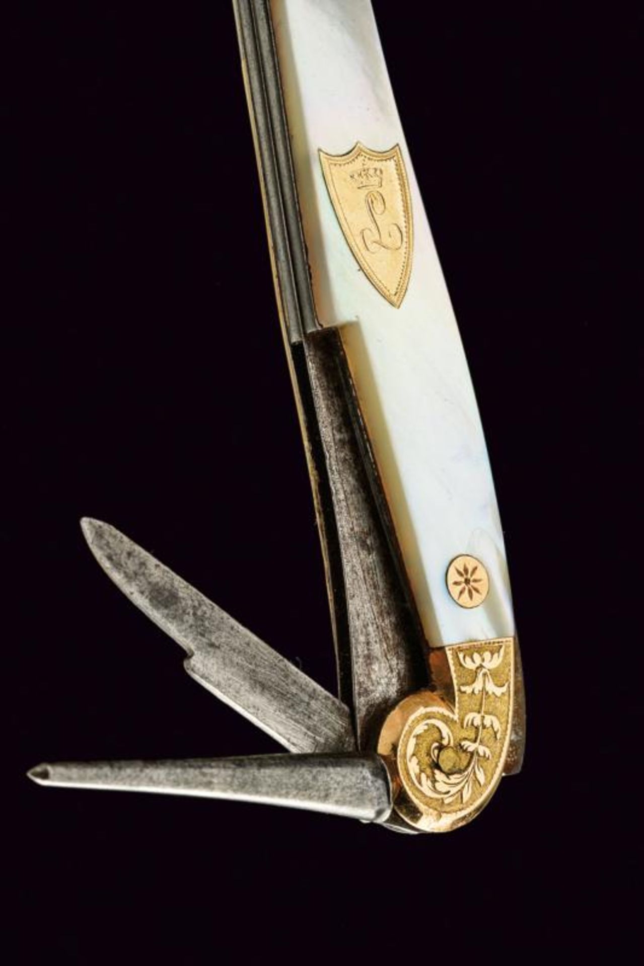 A gold mounted pocket knife of noble property - Image 2 of 3