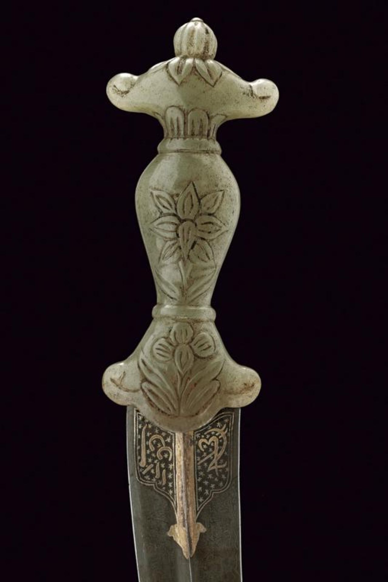 A jade hilted dagger - Bild 2 aus 4