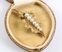 9ct gold leaf brooch set with pearls hallmarked approx 8.