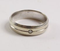 9ct white gold band with single diamond hallmarked approx 5.
